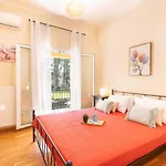 Spyrelia With Private Pool & Outdoor Hot Tub *