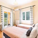 Spyrelia With Private Pool & Outdoor Hot Tub *