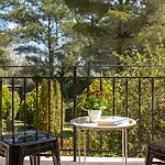 Case de vacanță Spyrelia With Private Pool & Outdoor Hot Tub *
