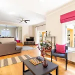 Spyrelia With Private Pool & Outdoor Hot Tub