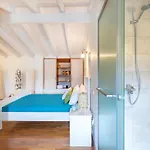 Case de vacanță Spyrelia With Private Pool & Outdoor Hot Tub