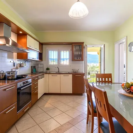 Spyrelia With Private Pool & Outdoor Hot Tub Hébergement de vacances *