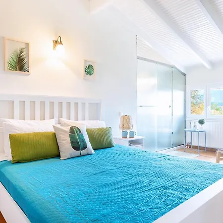 Spyrelia With Private Pool & Outdoor Hot Tub Hébergement de vacances Dassia (Corfu)