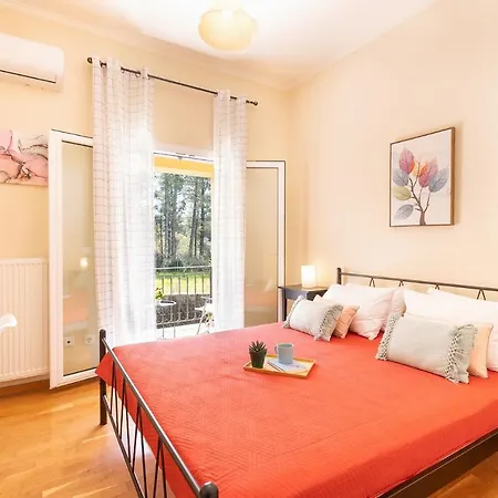 Spyrelia With Private Pool & Outdoor Hot Tub *