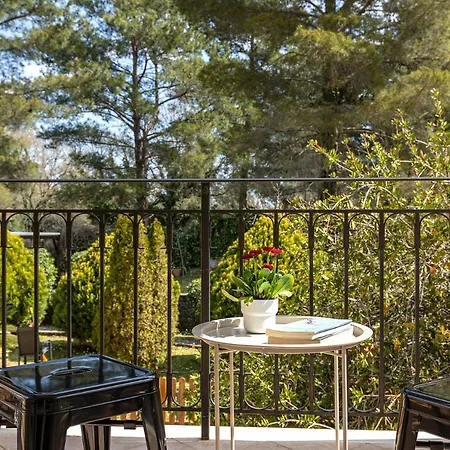 Hébergement de vacances Spyrelia With Private Pool & Outdoor Hot Tub *