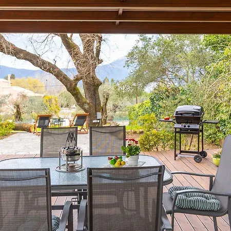 Spyrelia With Private Pool & Outdoor Hot Tub