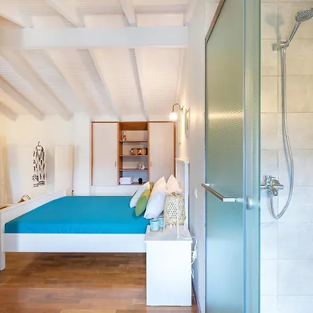 Hébergement de vacances Spyrelia With Private Pool & Outdoor Hot Tub