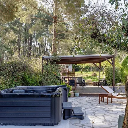 Spyrelia With Private Pool & Outdoor Hot Tub *