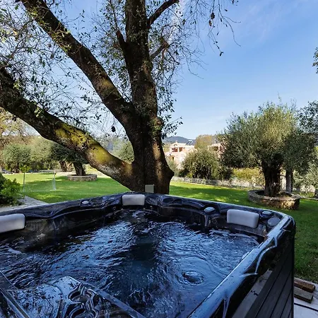 Spyrelia With Private Pool & Outdoor Hot Tub