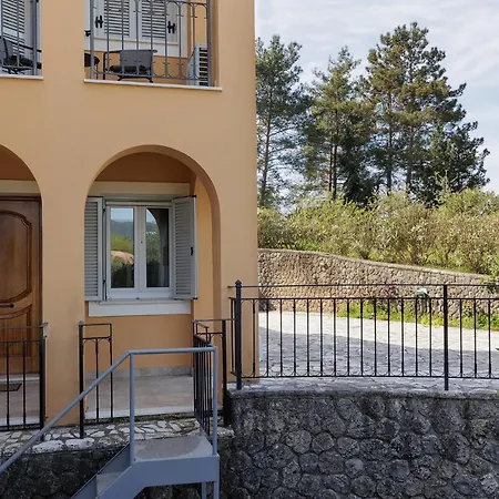 Spyrelia With Private Pool & Outdoor Hot Tub Semesterbostad Dassia (Corfu)