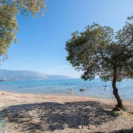 Villa Spyrelia فيلة *