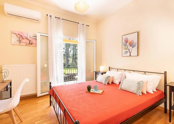 Spyrelia With Private Pool & Outdoor Hot Tub *
