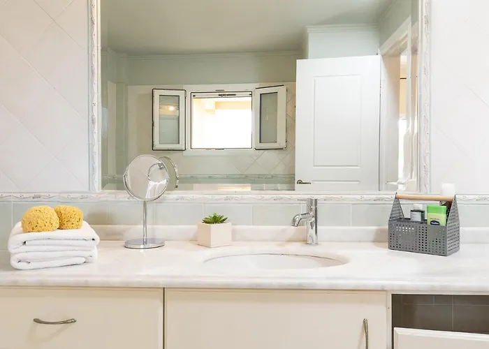 Semesterbostad Spyrelia With Private Pool & Outdoor Hot Tub