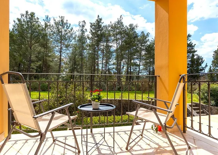 Spyrelia With Private Pool & Outdoor Hot Tub *