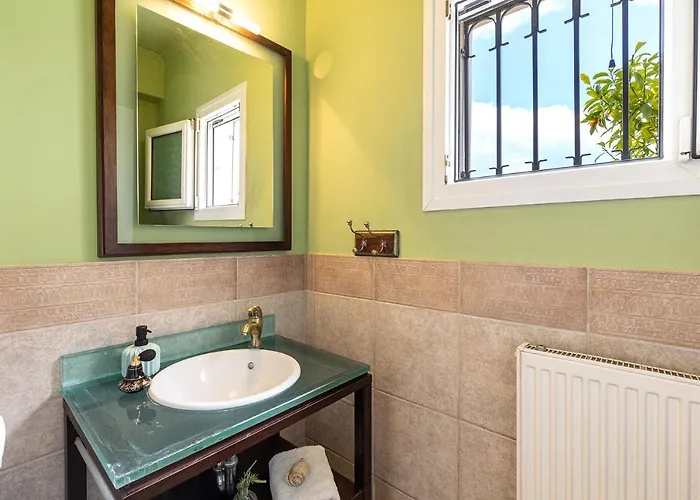 Spyrelia With Private Pool & Outdoor Hot Tub * Dassia (Corfu)