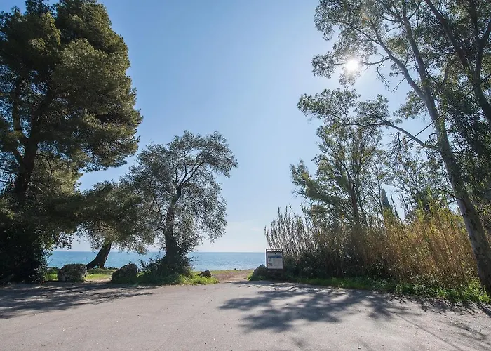 Semesterbostad Spyrelia With Private Pool & Outdoor Hot Tub Dassia (Corfu)