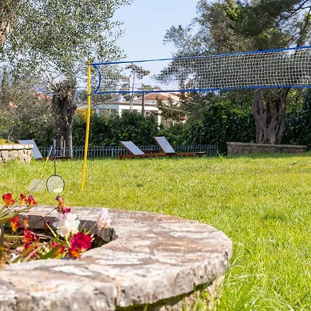 Spyrelia With Private Pool & Outdoor Hot Tub