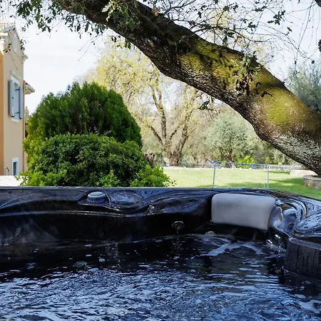 Spyrelia With Private Pool & Outdoor Hot Tub *