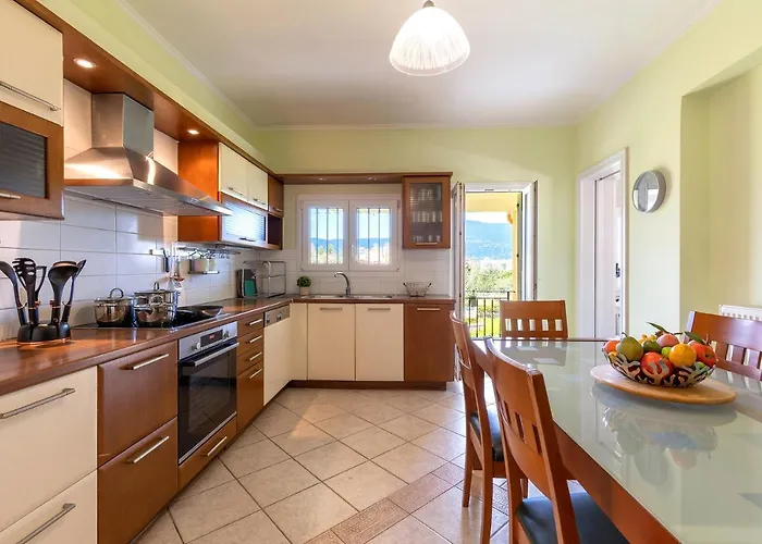 Spyrelia With Private Pool & Outdoor Hot Tub Ferienhaus *