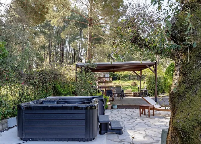 Spyrelia With Private Pool & Outdoor Hot Tub *