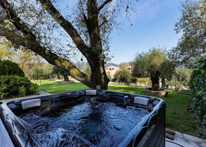 Spyrelia With Private Pool & Outdoor Hot Tub