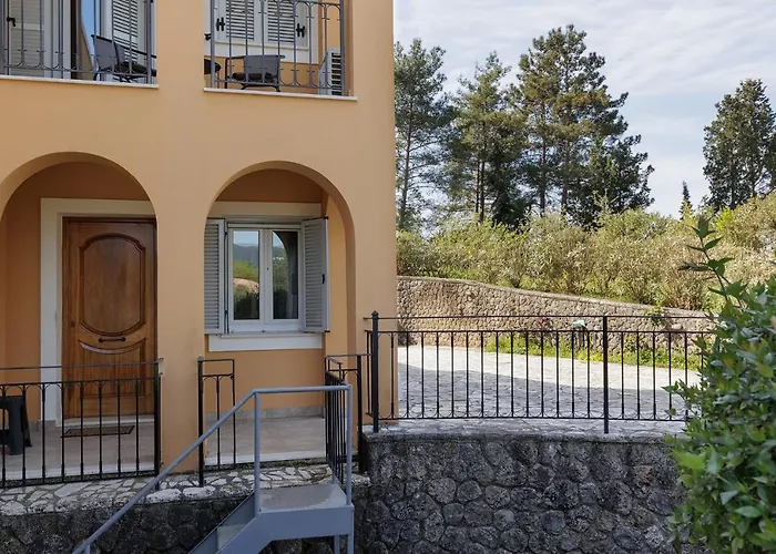 Spyrelia With Private Pool & Outdoor Hot Tub Ferienhaus Dassia (Corfu)
